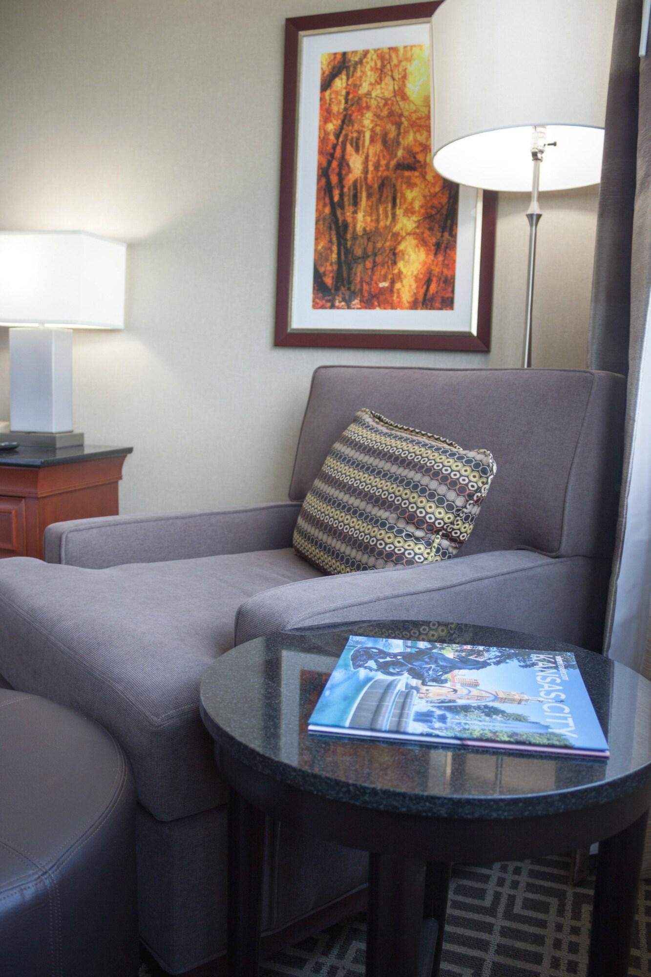 Doubletree By Hilton Kansas City - Оверленд Парк Экстерьер фото