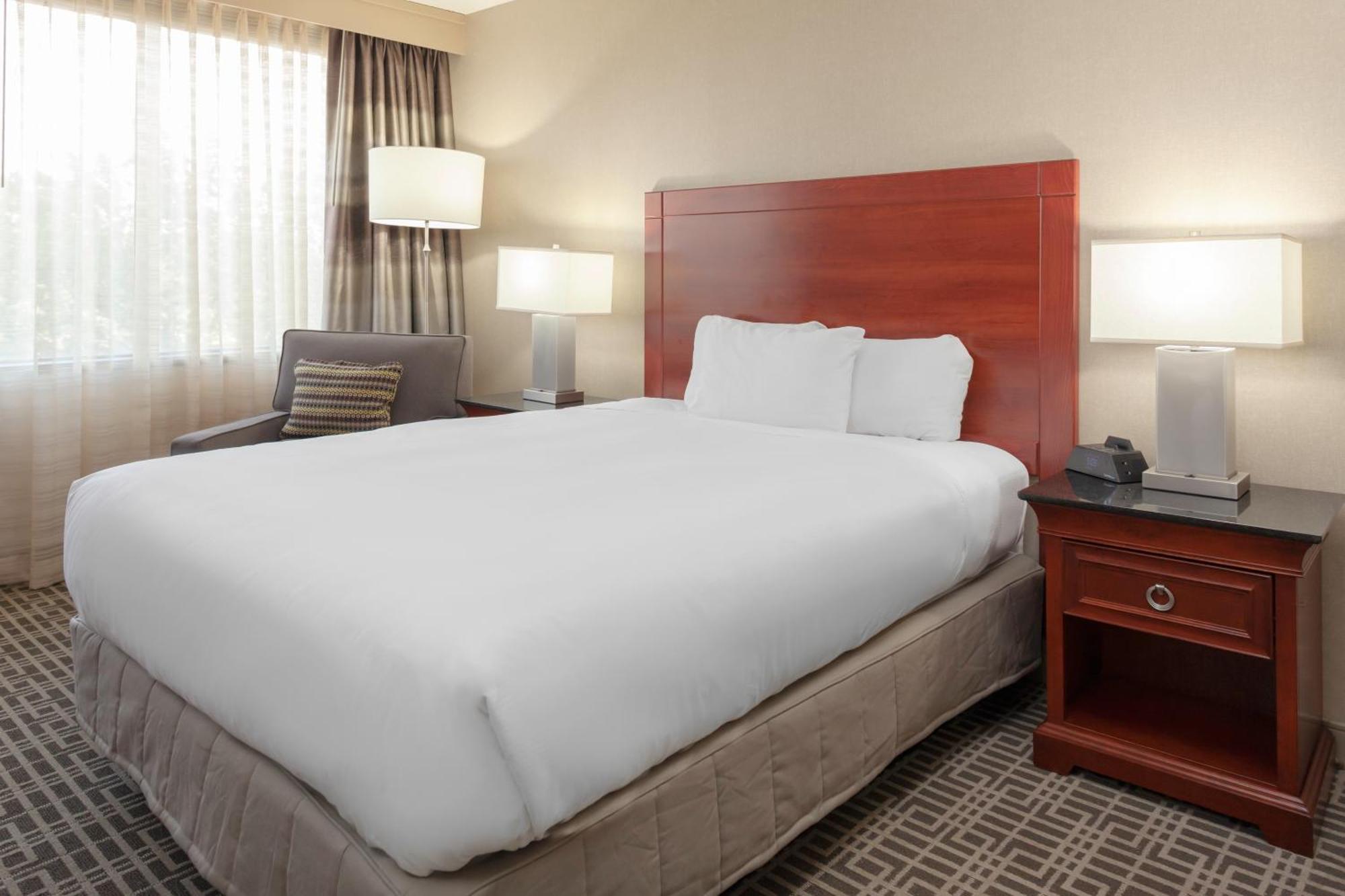 Doubletree By Hilton Kansas City - Оверленд Парк Экстерьер фото