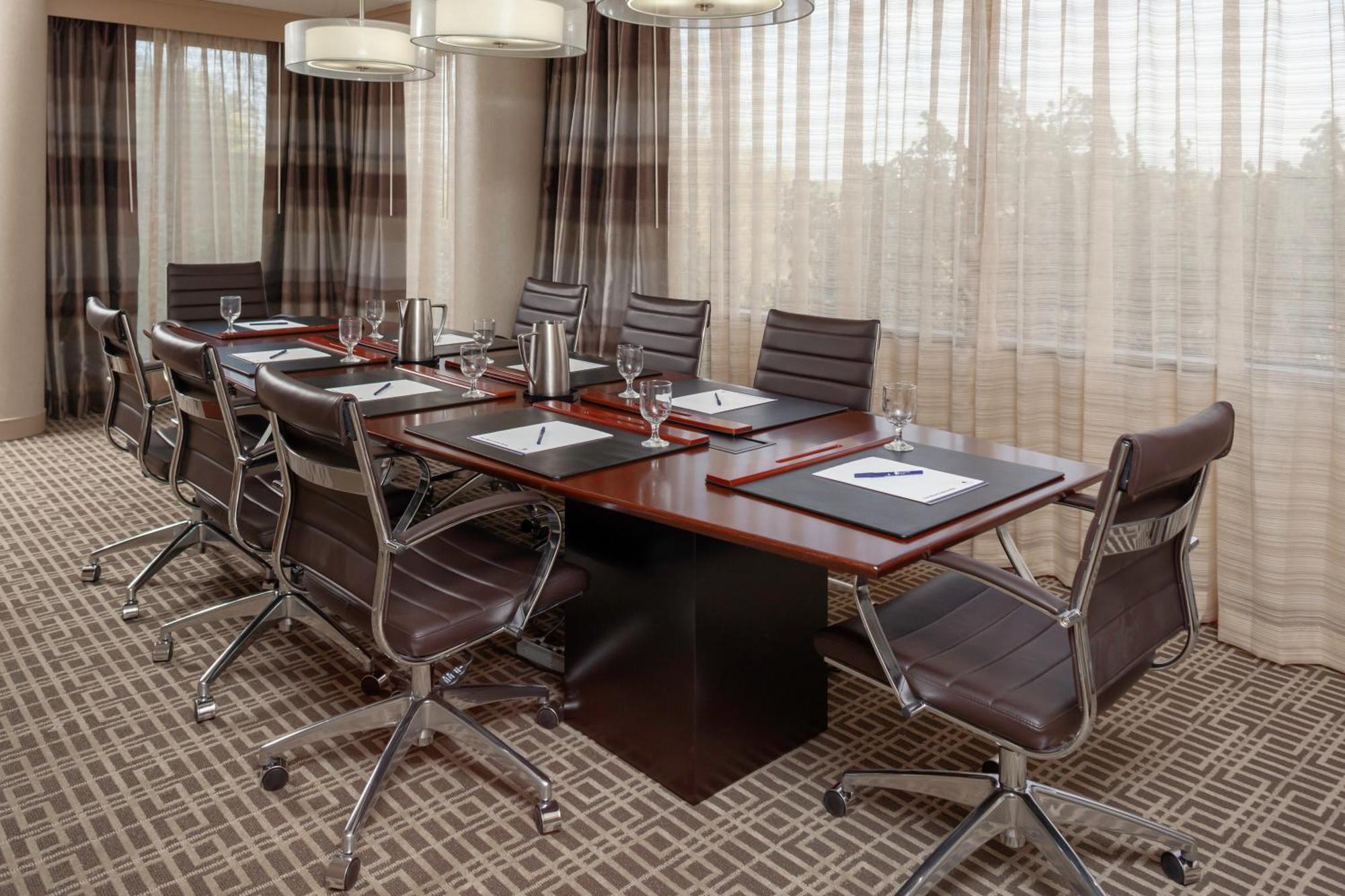 Doubletree By Hilton Kansas City - Оверленд Парк Экстерьер фото