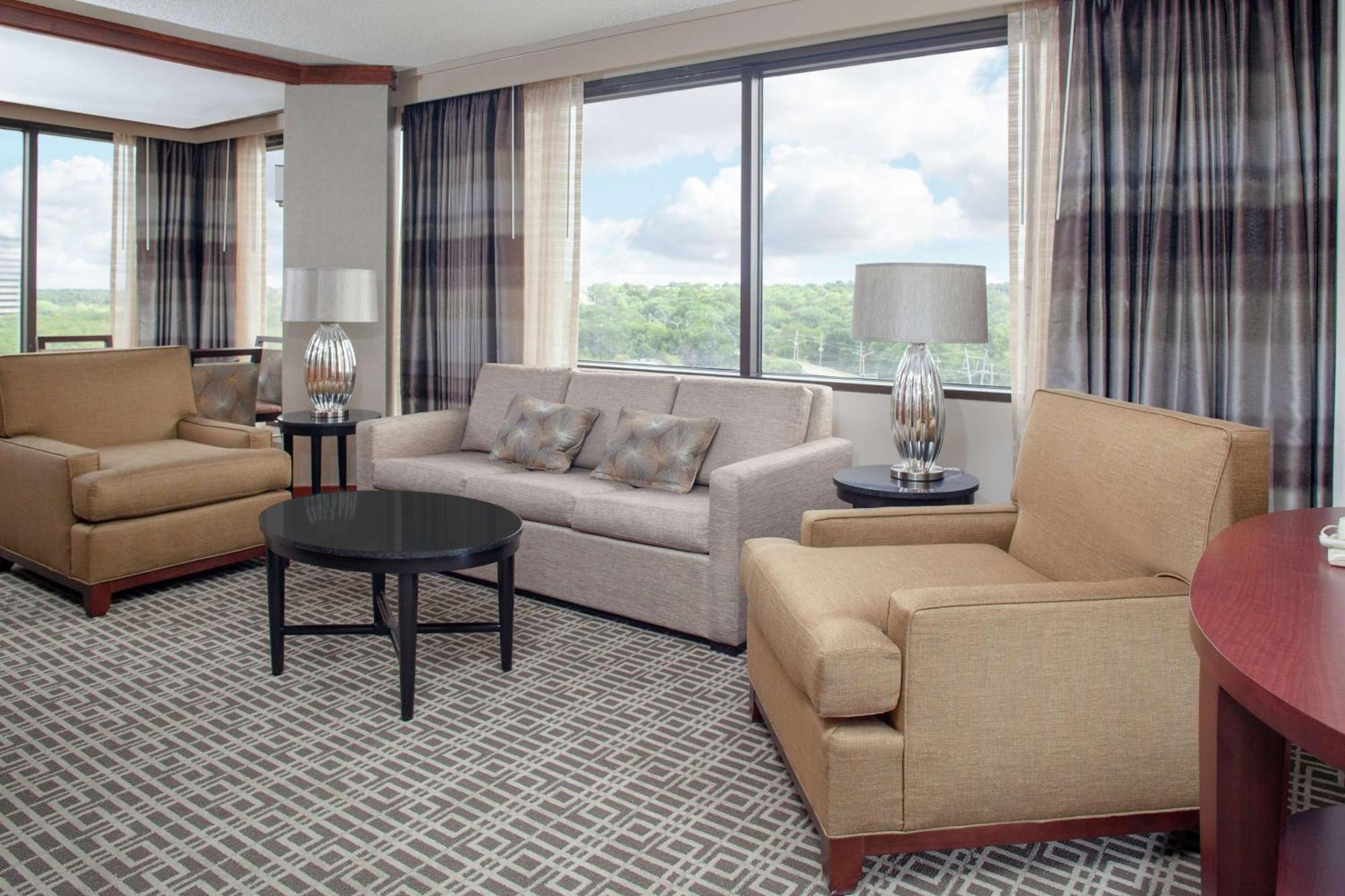 Doubletree By Hilton Kansas City - Оверленд Парк Экстерьер фото