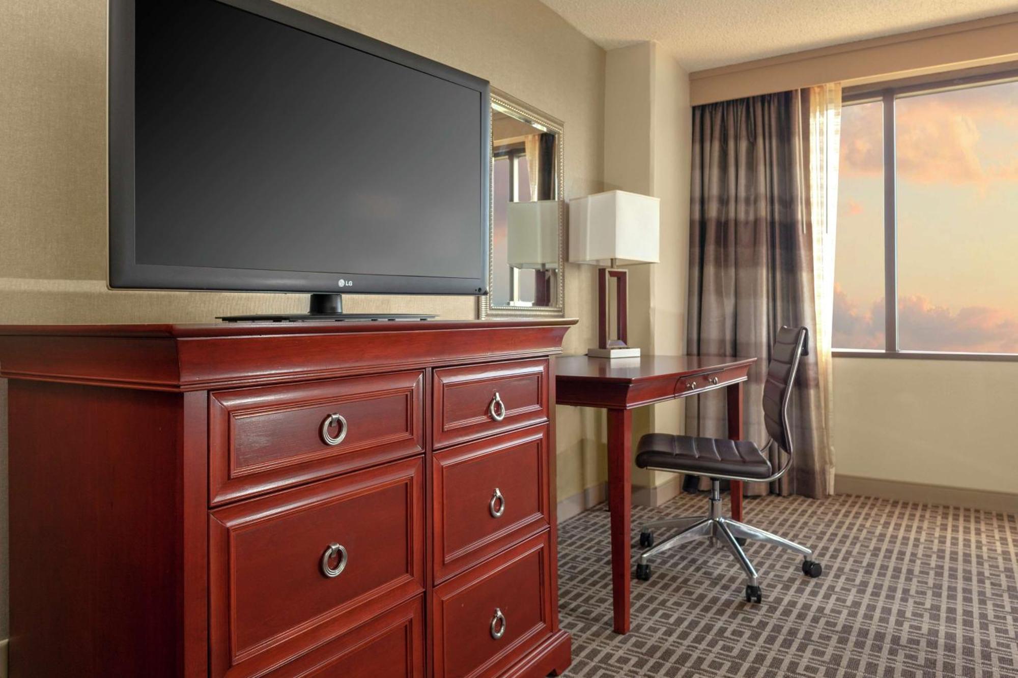 Doubletree By Hilton Kansas City - Оверленд Парк Экстерьер фото