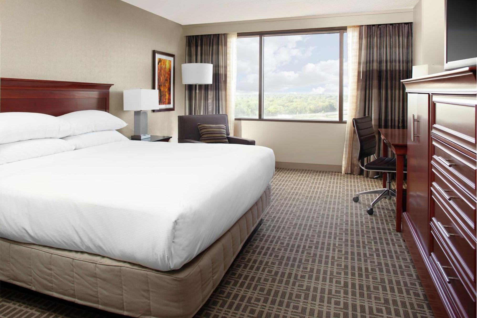 Doubletree By Hilton Kansas City - Оверленд Парк Экстерьер фото