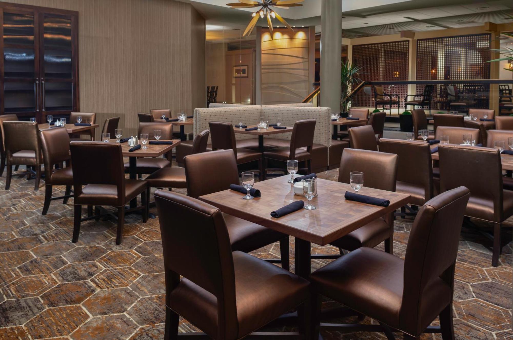 Doubletree By Hilton Kansas City - Оверленд Парк Экстерьер фото